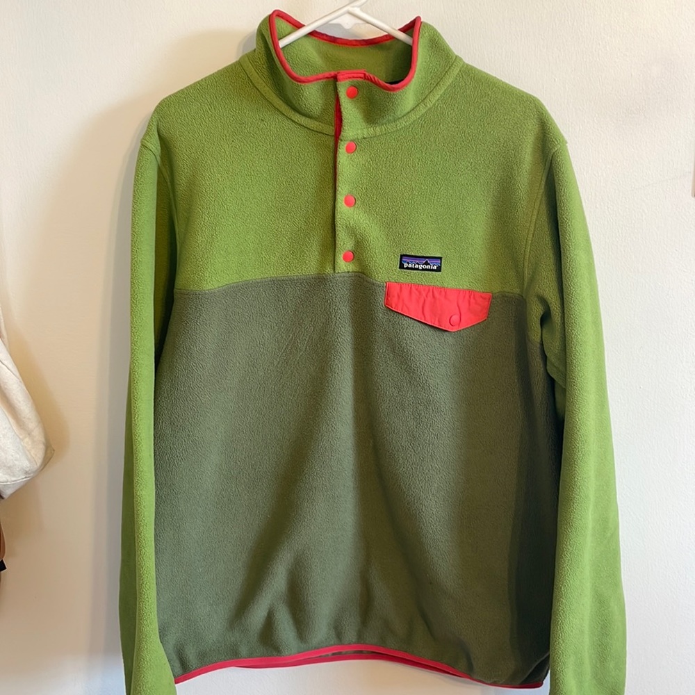 Patagonia Synchilla Size XL Green and Coral Pullover